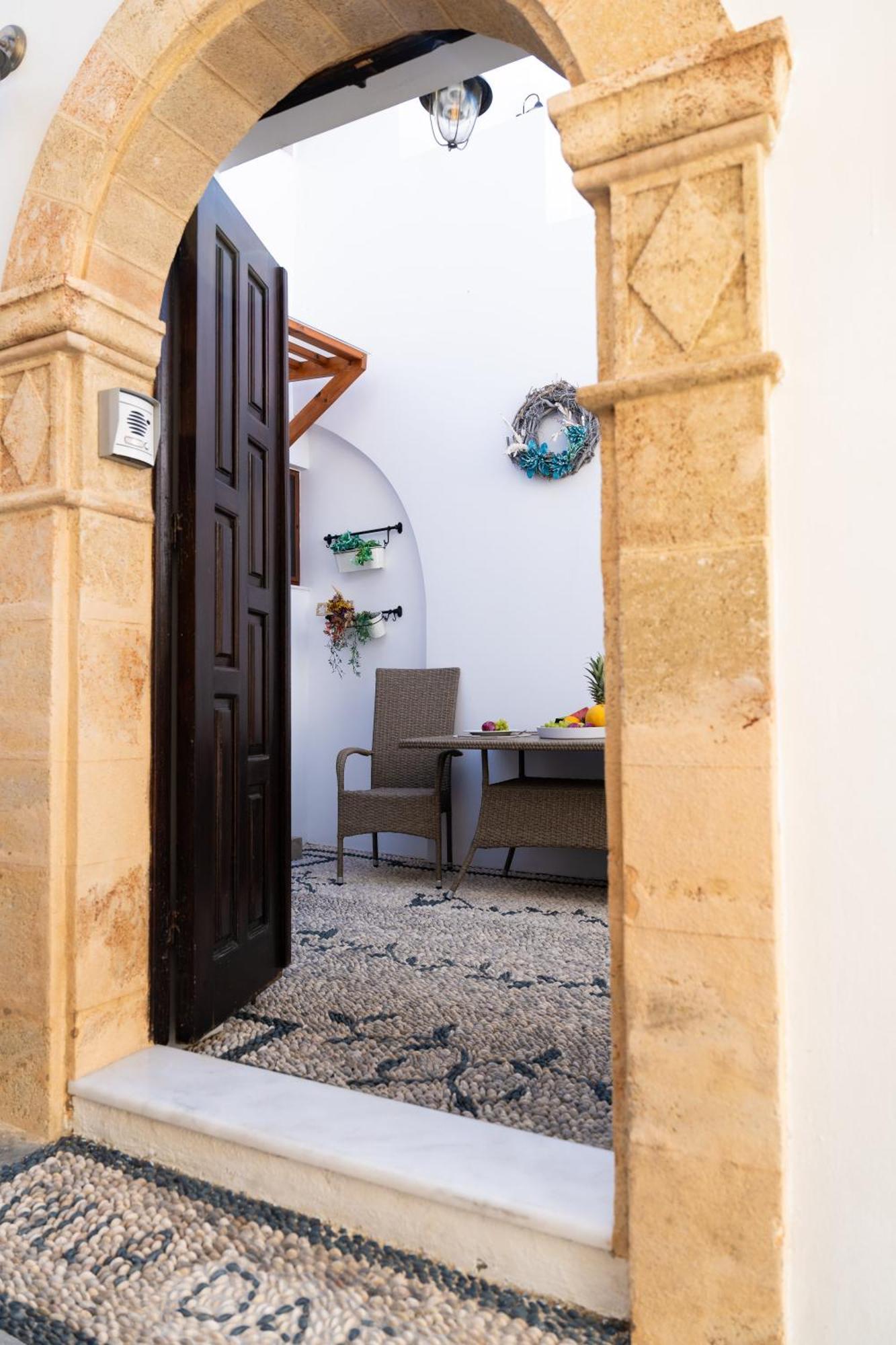 Villa Dafni - *